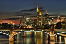 Frankfurter Skyline bei Nacht (© Tourismus+Congress GmbH Frankfurt am Main.)